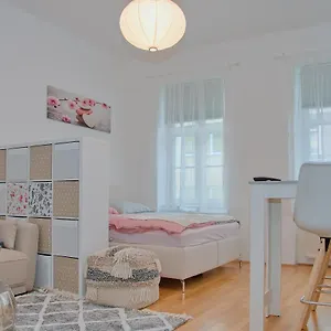 White Lotus Apartment Wien