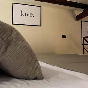 Pedamentina Pulcinella Loft Neapel