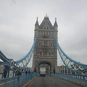 Walking To Tower Bridge Apartment London